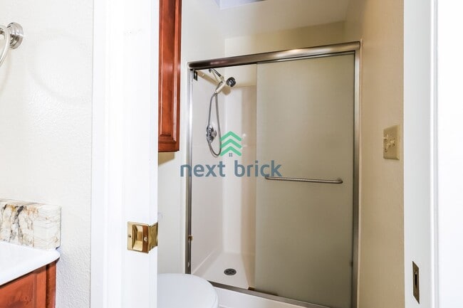 Building Photo - 3 Bed and 2 Bath Stunning Single-family Home is Available for Rent!