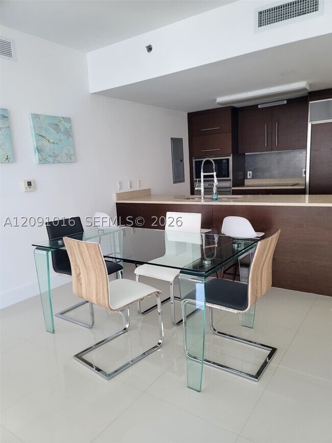 Building Photo - 475 Brickell Ave