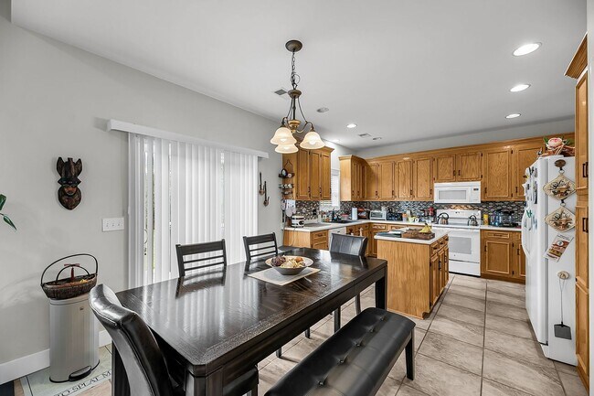 Building Photo - Spacious & Well-Maintained Home for Rent in North Charleston