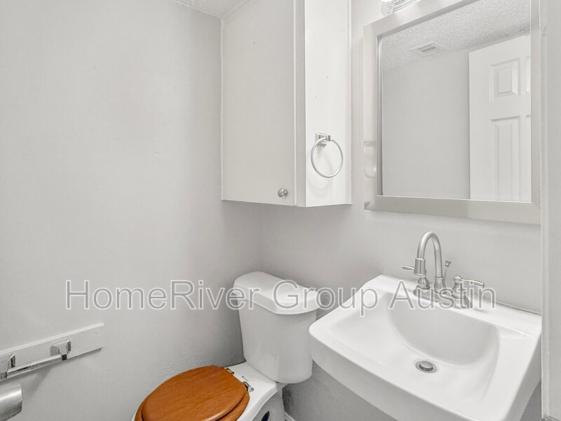 Building Photo - 1911 Hearthstone Dr