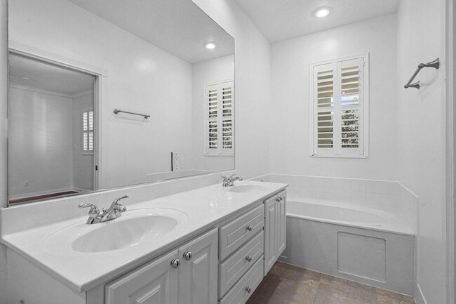 Building Photo - 2828 W Community Dr