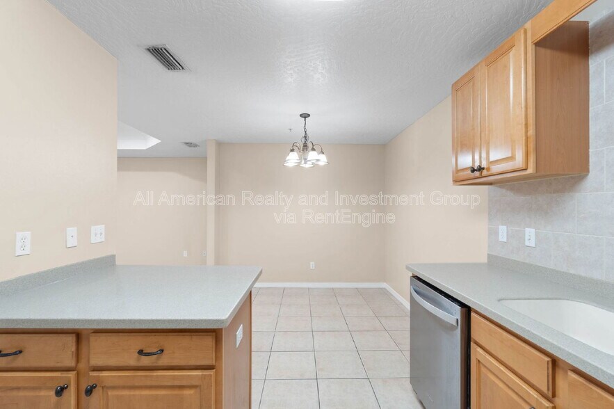 Building Photo - 12 Roserita Pl