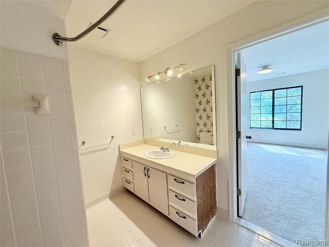 Building Photo - 1550 Meadowside Dr