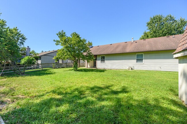 Building Photo - 8209 Parsley Ln