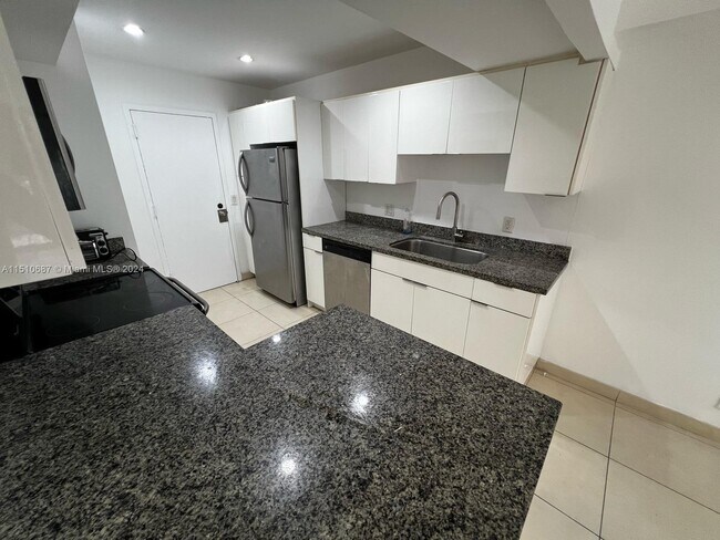 Building Photo - 2201 S Ocean Dr