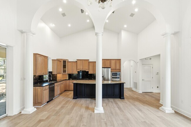 Building Photo - 2928 Pine Valley Dr