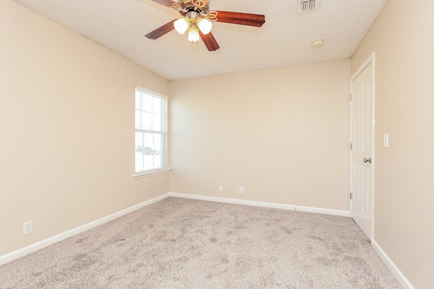 Building Photo - 8813 Cressent Glen Ct