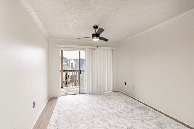 Building Photo - 2 Bedroom Condo with Pool and the Convinience of a Jefferson Hwy Address!