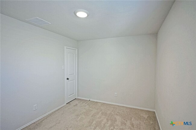 Building Photo - 884 Armadillo Dr