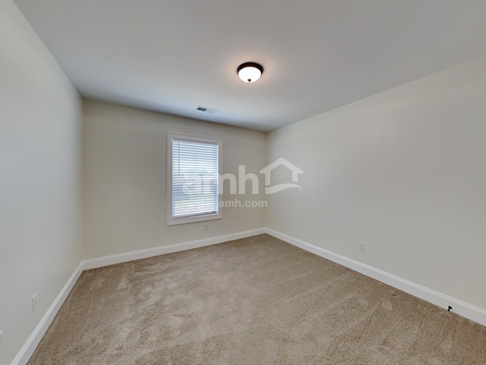 Building Photo - 4130 Vineyard Dr E