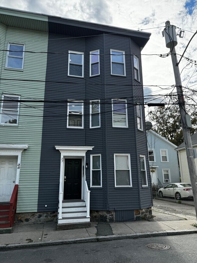 Building Photo - Available now - Only pay half broker fee -...