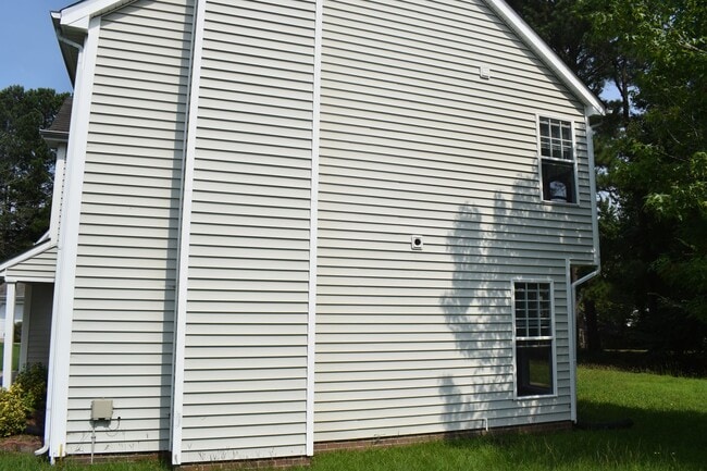Building Photo - Beautiful 3-Bedroom Home