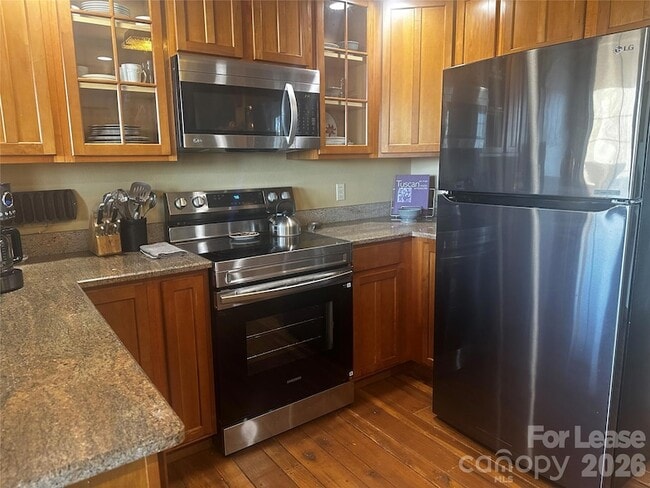 Building Photo - 300 Creekside Wy