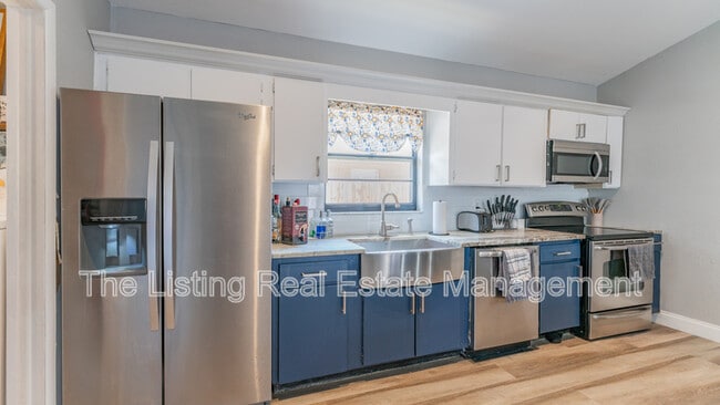 Building Photo - 766 91st Ave N