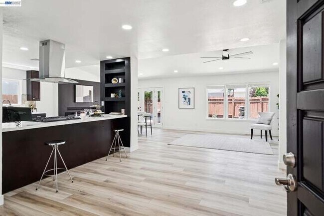 Building Photo - 2800 Seville Cir