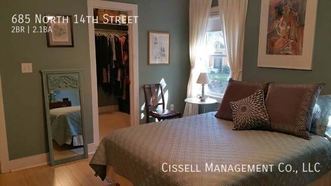 Building Photo - 685 N 14th St