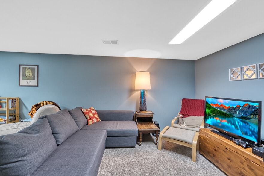 Building Photo - 5050 Manitou Rd