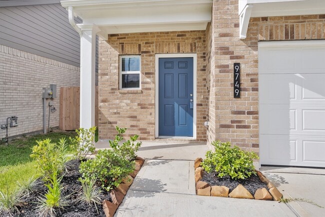 Building Photo - 9749 Grace Rdg Dr