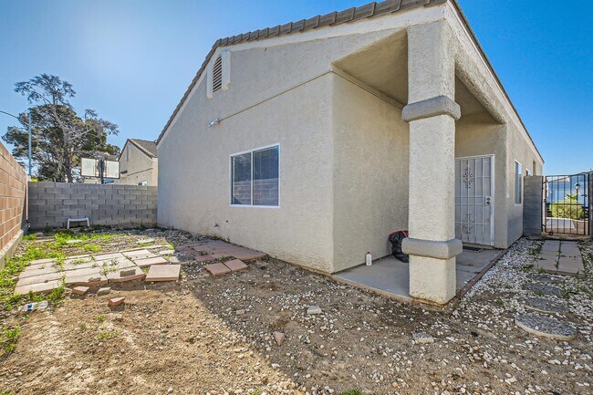 Building Photo - 1720 Dwayne Stedman Ave