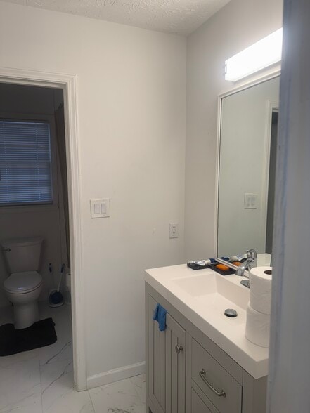 Building Photo - 2400 Old Rex Morrow Rd