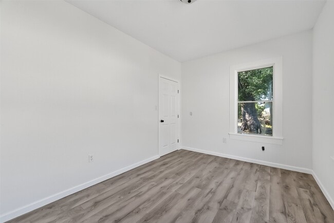 Building Photo - 301 E 3rd St