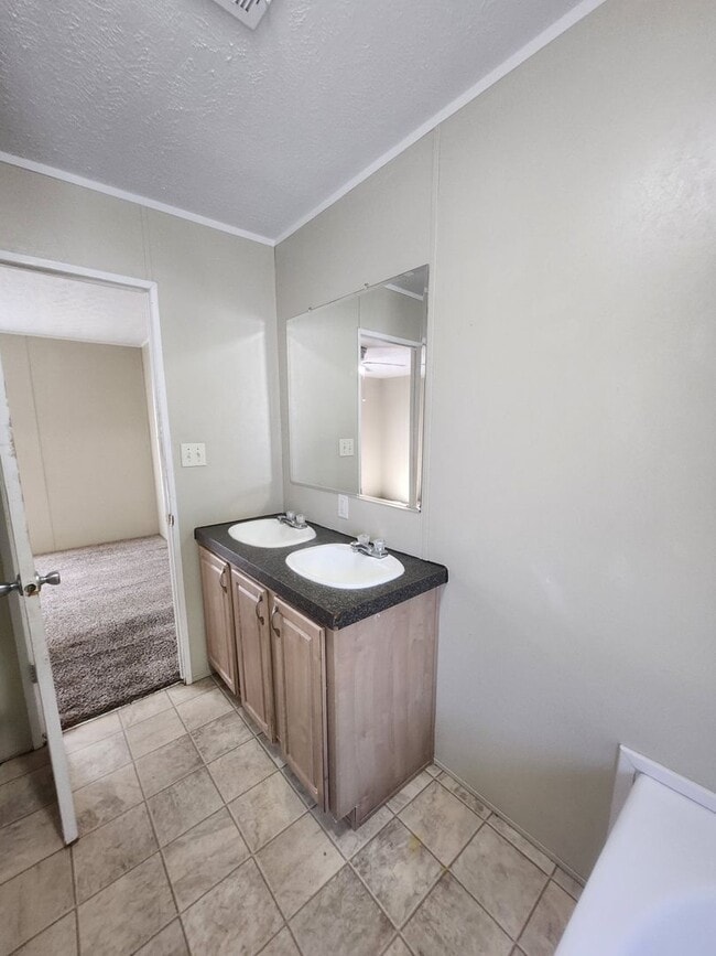 Building Photo - 811 N D St