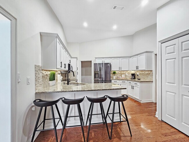 Building Photo - 11402 Suncreek Pl