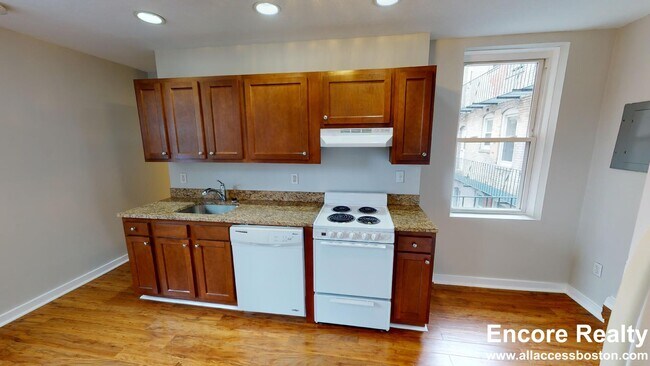 Building Photo - 224 Hanover St