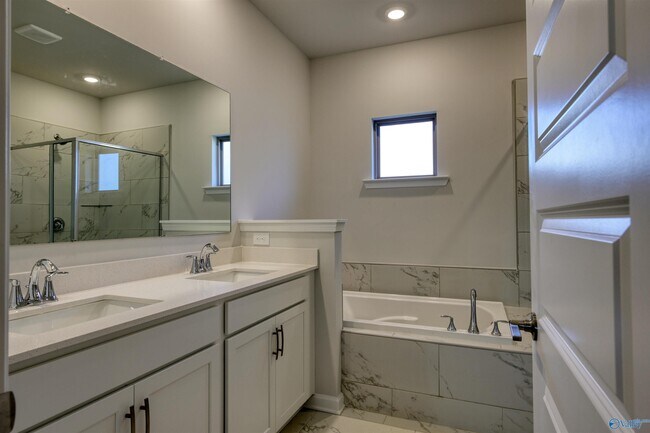 Building Photo - 244 Paca Ln