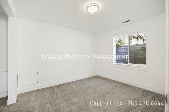 Building Photo - 13863 Kessler Peak Dr
