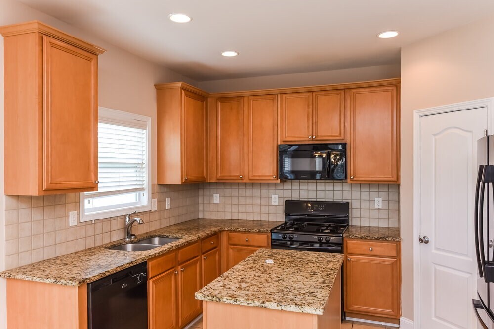Building Photo - 917 Southfork Dr