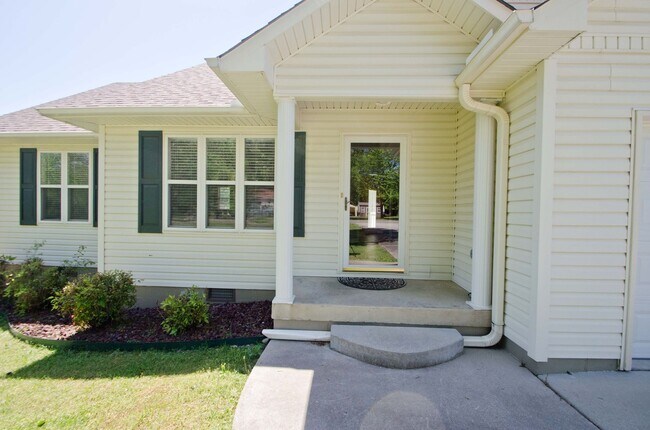 Building Photo - Lovely 3 bed 2 bath in East Limestone minutes to Athens!