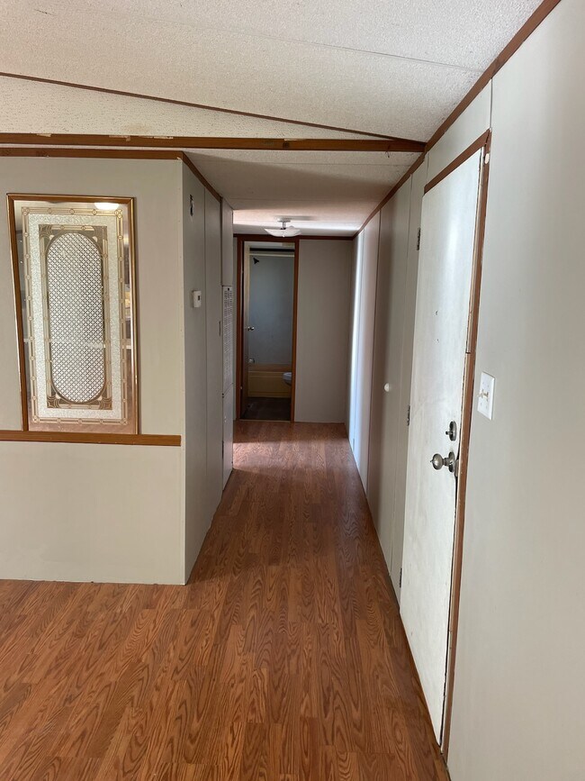 Building Photo - 10 Village Green Ct