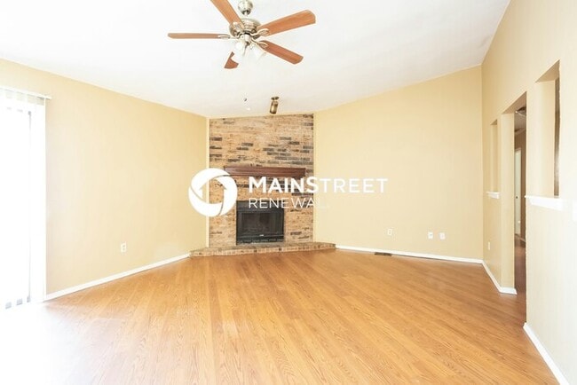 Building Photo - 3 Bedroom Pet-Friendly Home in Oklahoma City, OK with Main Street Renewal