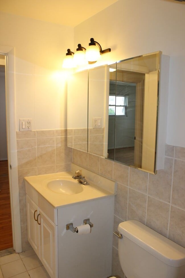 Building Photo - Pristine 2Bed Condo Unit in Warren Lodge!