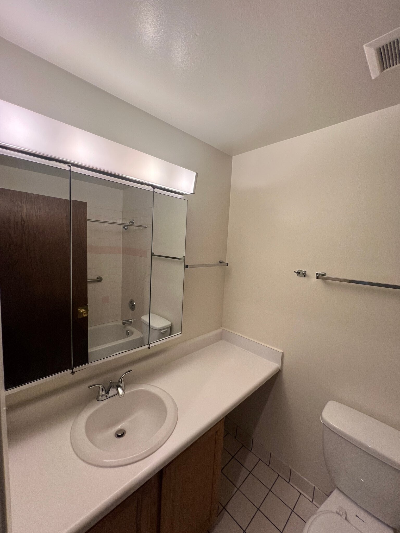 Building Photo - 5550 Abbey Dr