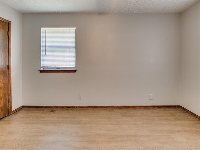 Building Photo - 1204 N Crawford Ave