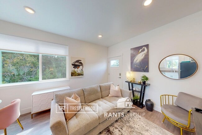 Building Photo - Fully Furnished, Modern 1 Bed Corporate un...