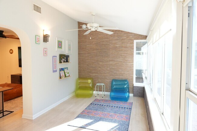 Building Photo - 2412 Clematis St