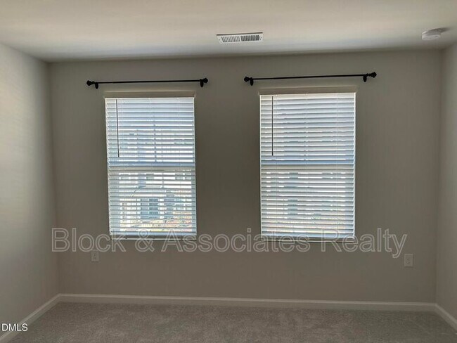 Building Photo - 608 Gimari Dr
