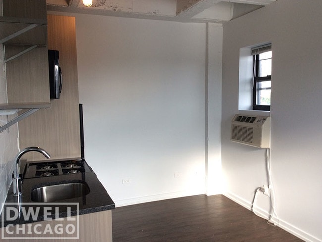 Building Photo - 1305 W Wilson Ave