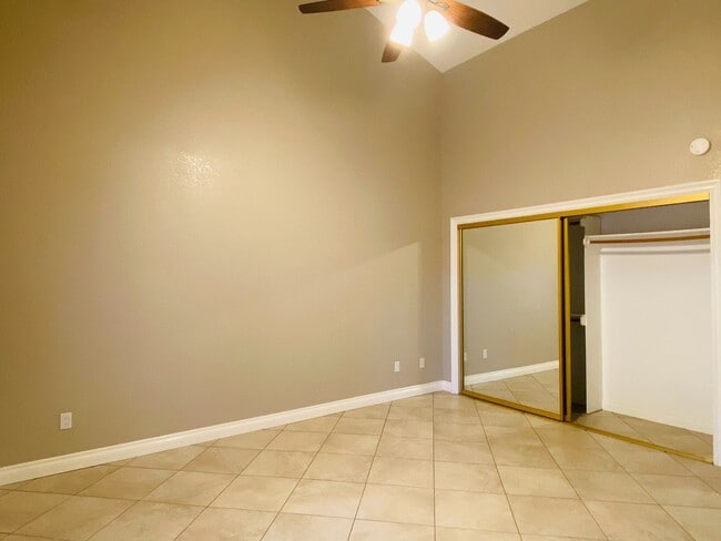 Building Photo - AVAILABLE NOW!!