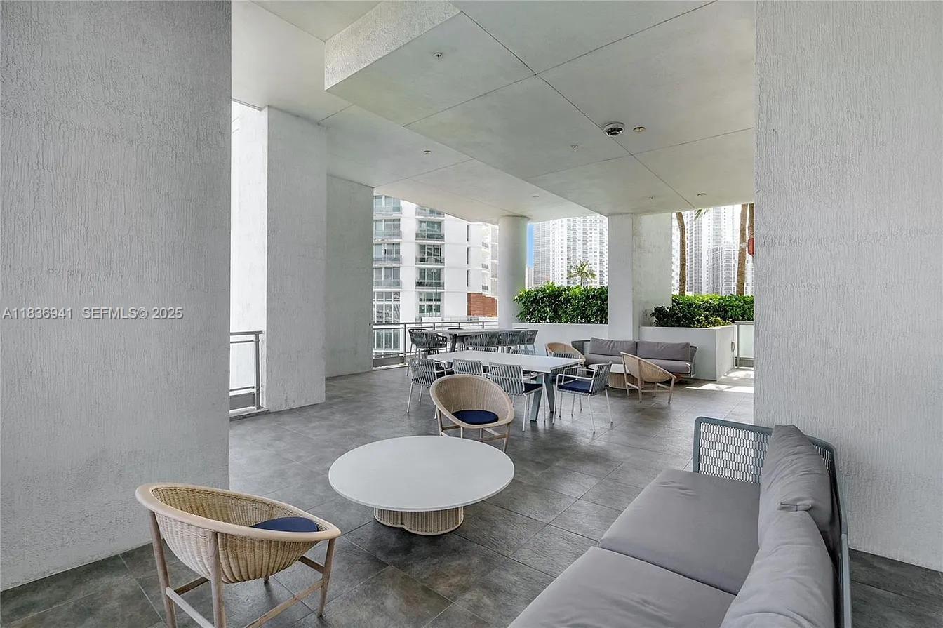 Building Photo - 90 SW 3rd St