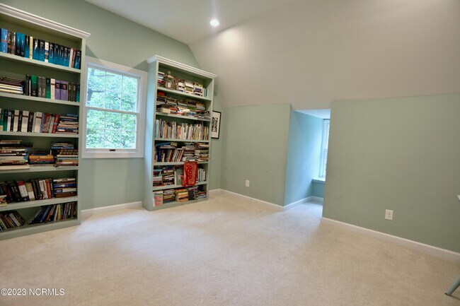 Building Photo - 25 Villagewood Cir