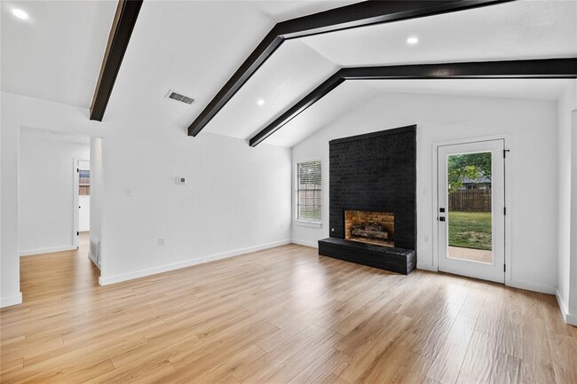 Building Photo - 2207 Southern Oaks Dr