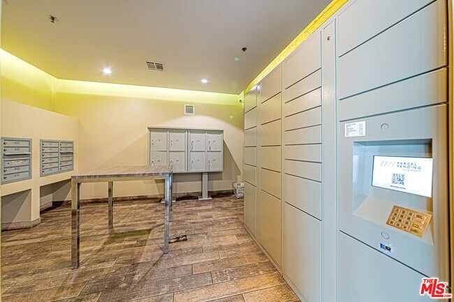 Building Photo - 1101 S Harvard Blvd