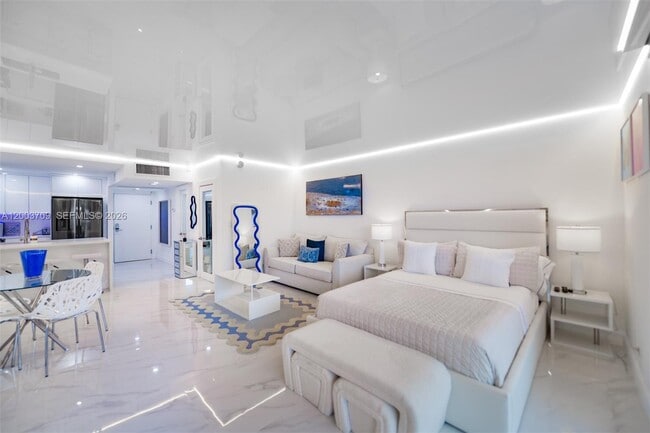 Building Photo - 2301 Collins Ave