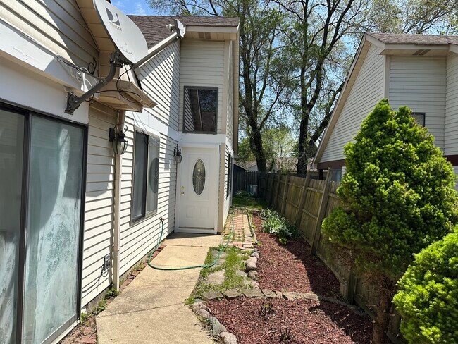 Building Photo - 1002 Pheasant Run Ln