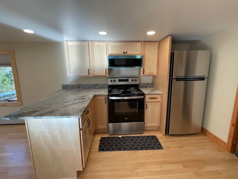 Building Photo - 310 Wadleigh Falls Rd