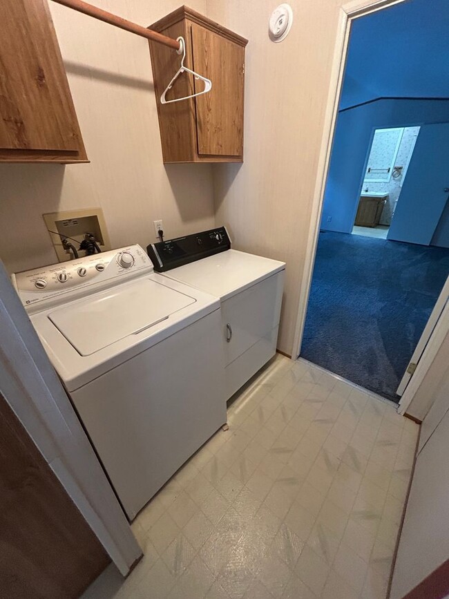 Building Photo - Two Bedroom Mobile Home for Rent in Maple ...